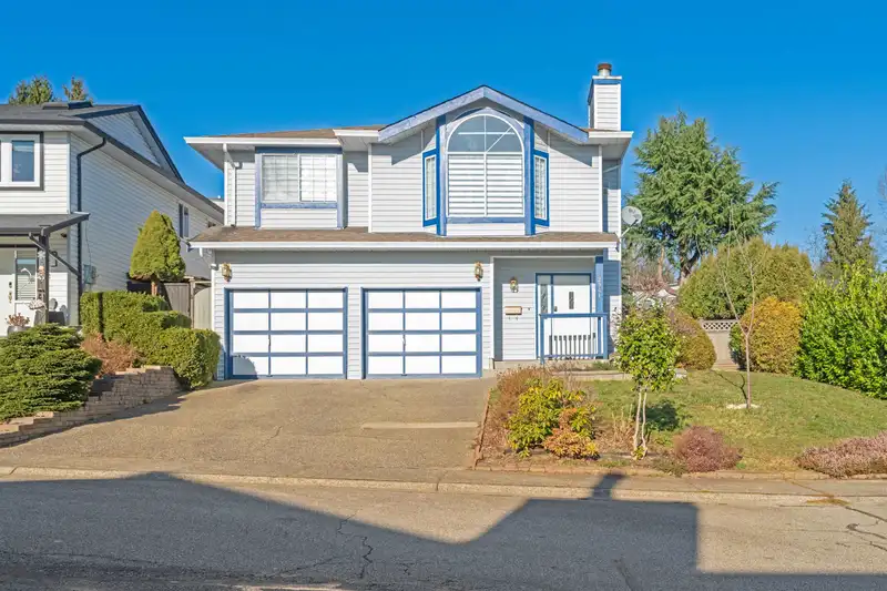 2941 CORD AVENUE - photo 2 of 40