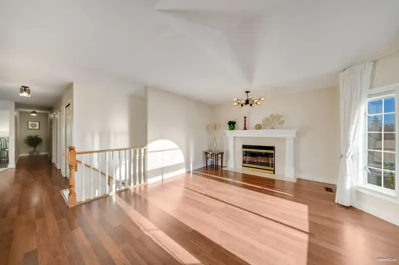 2941 CORD AVENUE - photo 4 of 40