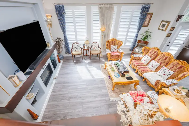 10577 DELSOM CRESCENT - photo 2 of 25