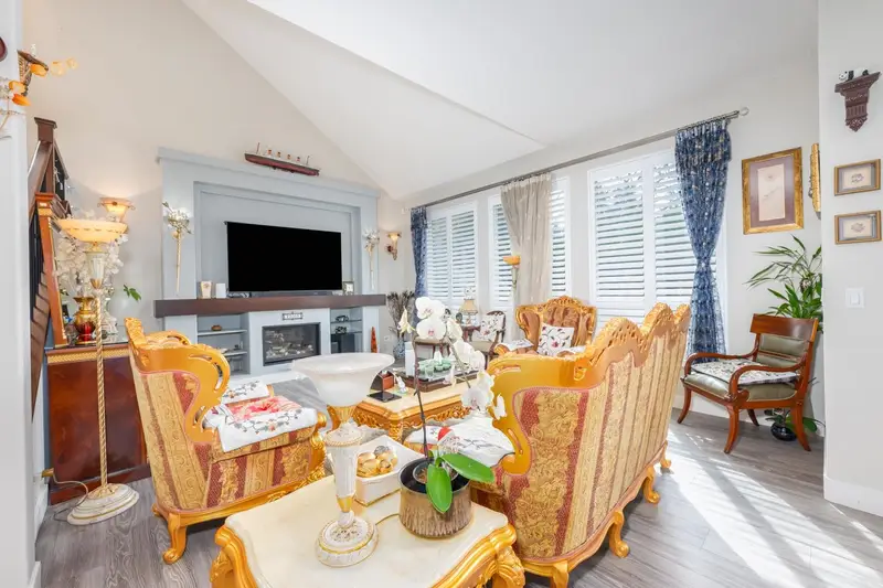 10577 DELSOM CRESCENT - photo 3 of 25