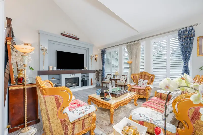 10577 DELSOM CRESCENT - photo 4 of 25