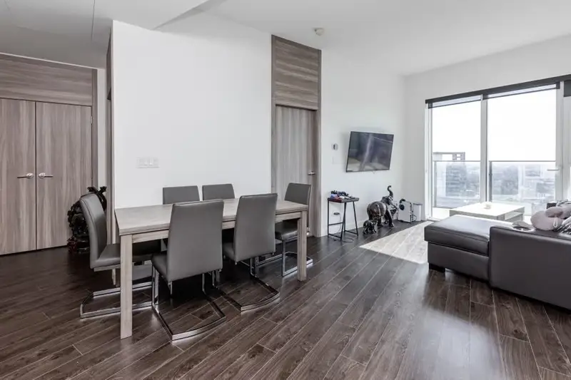 4106 9887 WHALLEY BOULEVARD - photo 3 of 22