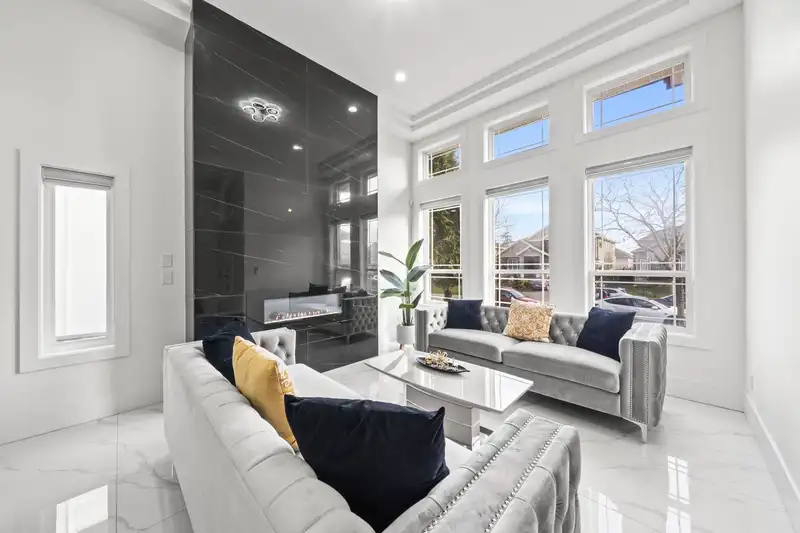 15079 67 AVENUE - photo 2 of 40