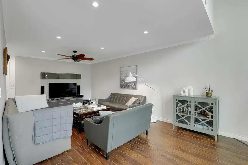 52 8111 160 STREET - photo 3 of 39