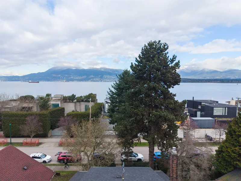 3044 POINT GREY ROAD - photo 3 of 25