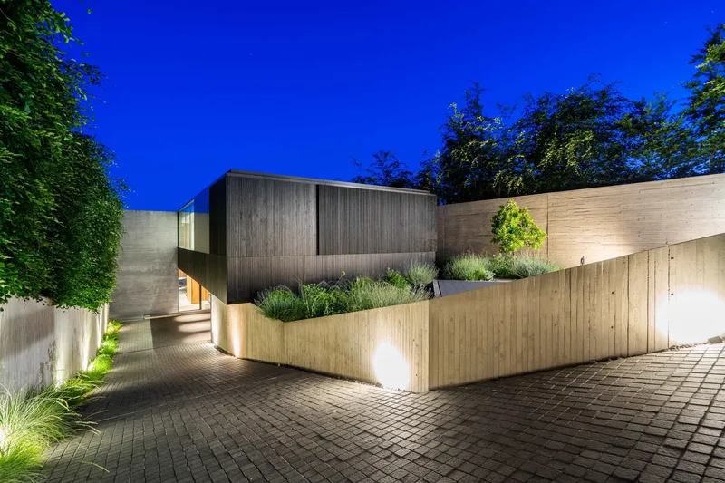 2642 BELLEVUE AVENUE - photo 1 of 25