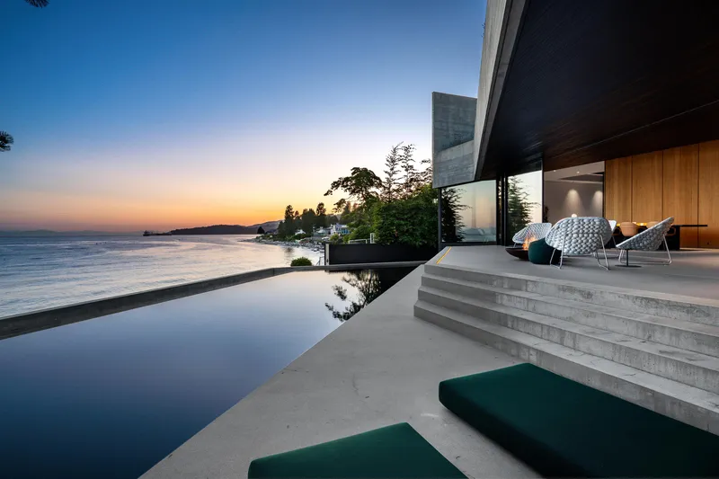 2642 BELLEVUE AVENUE - photo 3 of 25