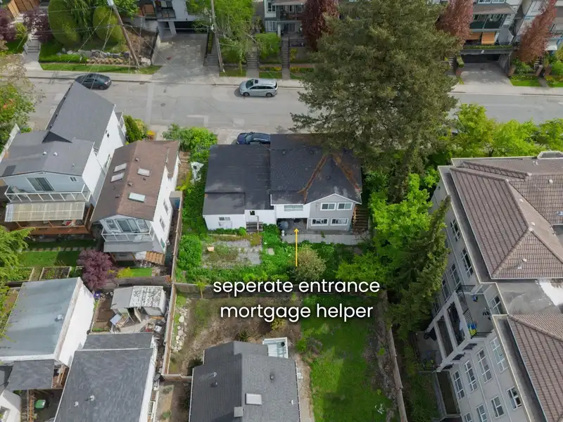 212 MOWAT STREET - photo 1 of 13