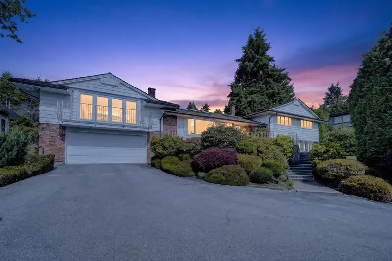 685 KING GEORGES WAY - photo 1 of 38