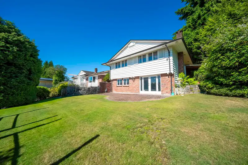 685 KING GEORGES WAY - photo 4 of 38