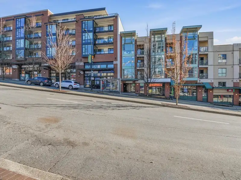 403 212 LONSDALE AVENUE - photo 1 of 22