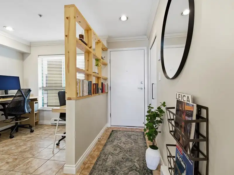 403 212 LONSDALE AVENUE - photo 2 of 22