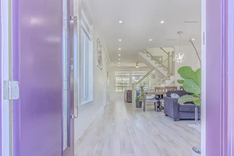 14292 62 AVENUE - photo 3 of 35