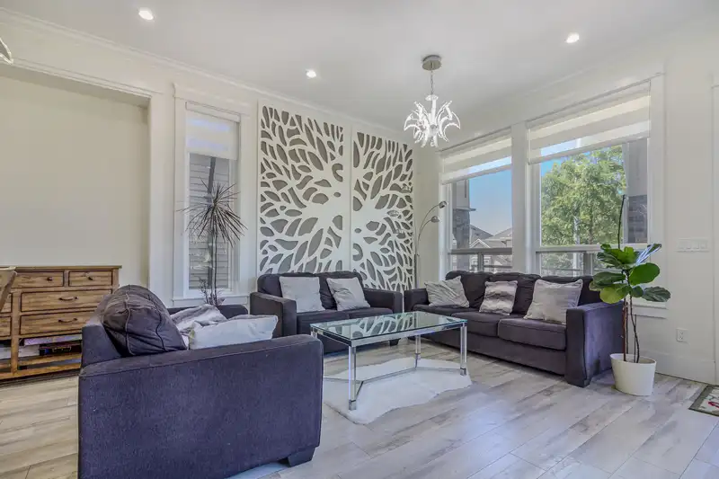 14292 62 AVENUE - photo 4 of 35