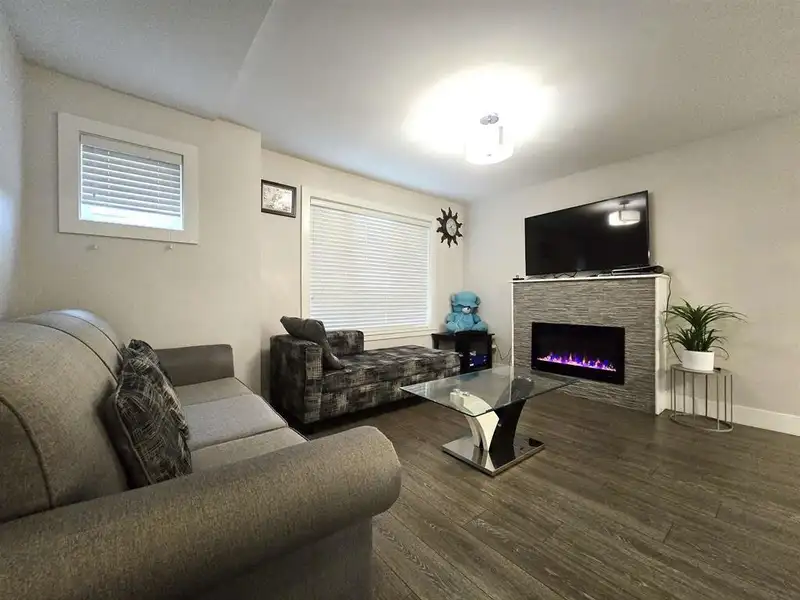 11 32138 GEORGE FERGUSON WAY - photo 2 of 20
