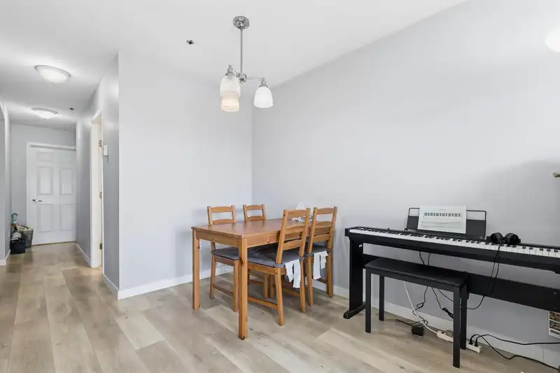 303 1310 CARIBOO STREET - photo 4 of 18