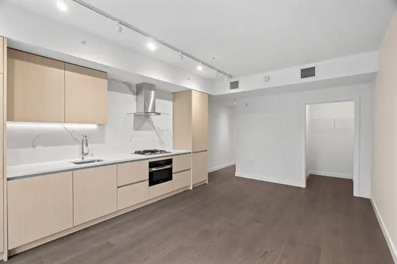 408 5168 CAMBIE STREET - photo 2 of 15