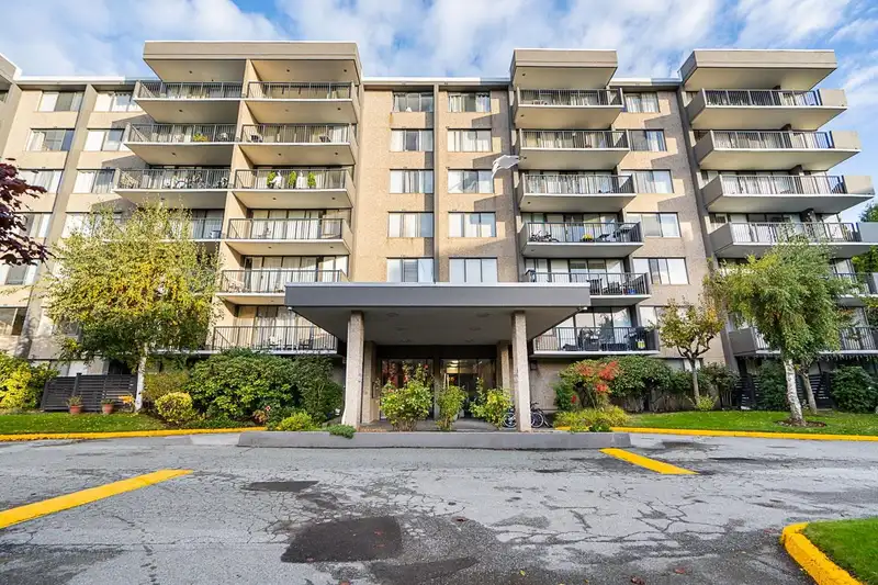 402 9300 PARKSVILLE DRIVE - photo 1 of 21
