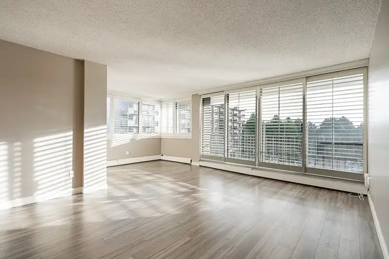 402 9300 PARKSVILLE DRIVE - photo 4 of 21