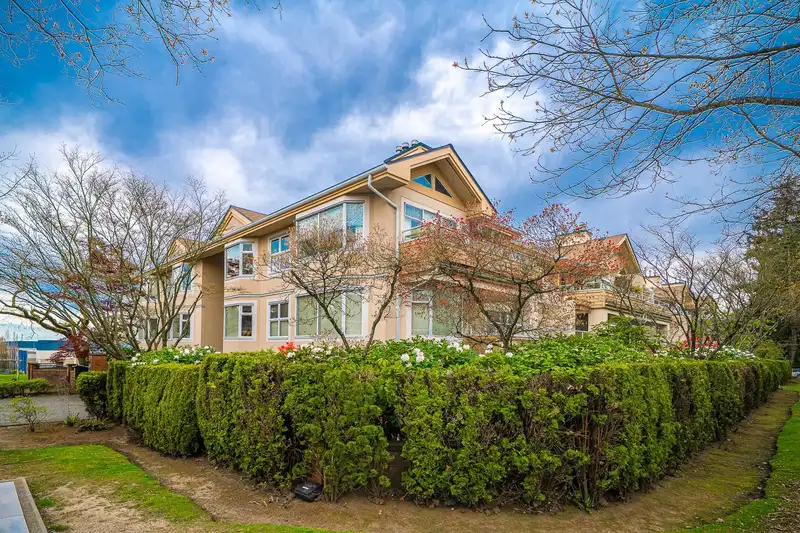 101 7231 ANTRIM AVENUE - photo 1 of 40