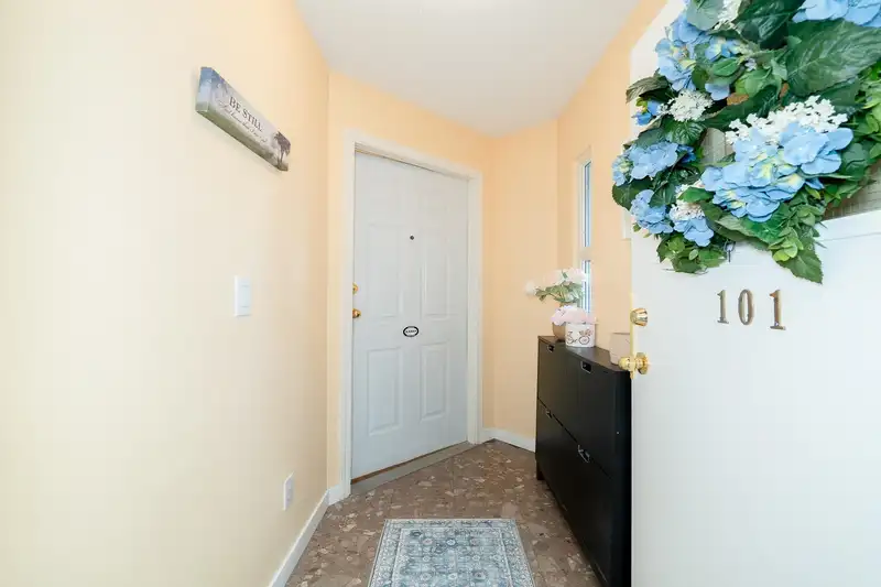 101 7231 ANTRIM AVENUE - photo 4 of 40