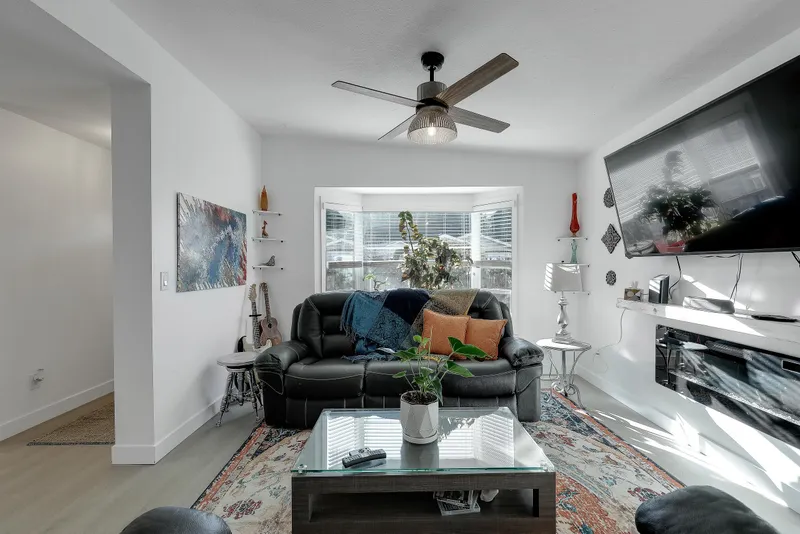 35 1400 164 STREET - photo 3 of 25