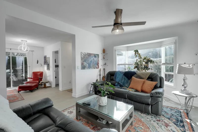 35 1400 164 STREET - photo 4 of 25