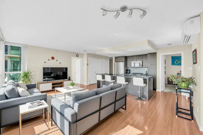 1503 2200 DOUGLAS ROAD - photo 2 of 30