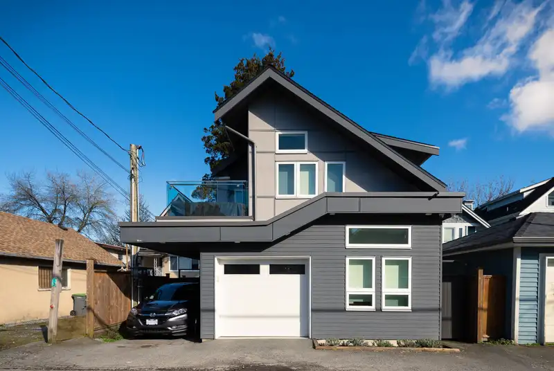 1346 E 11TH AVENUE - photo 2 of 38