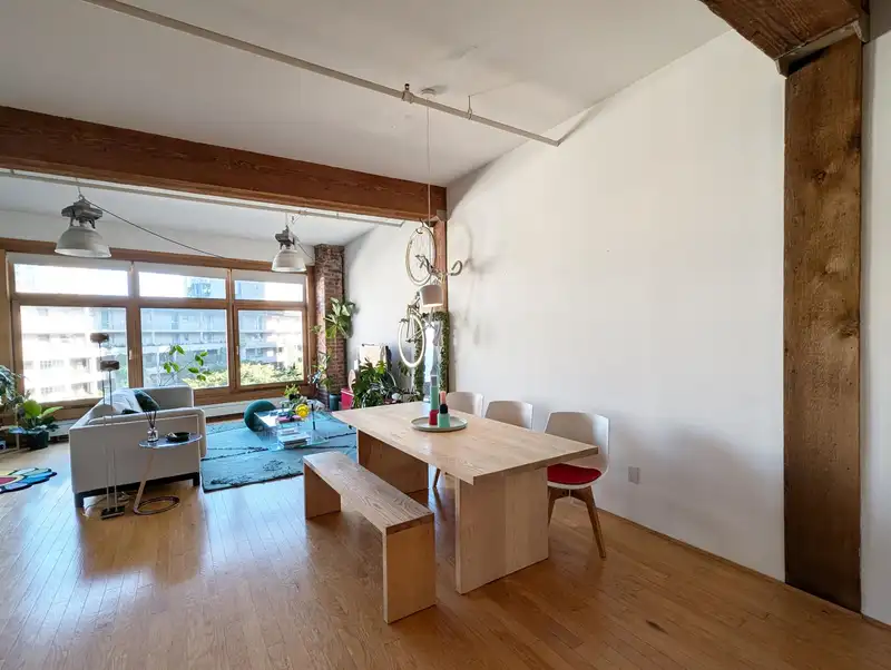 605 518 BEATTY STREET - photo 2 of 8
