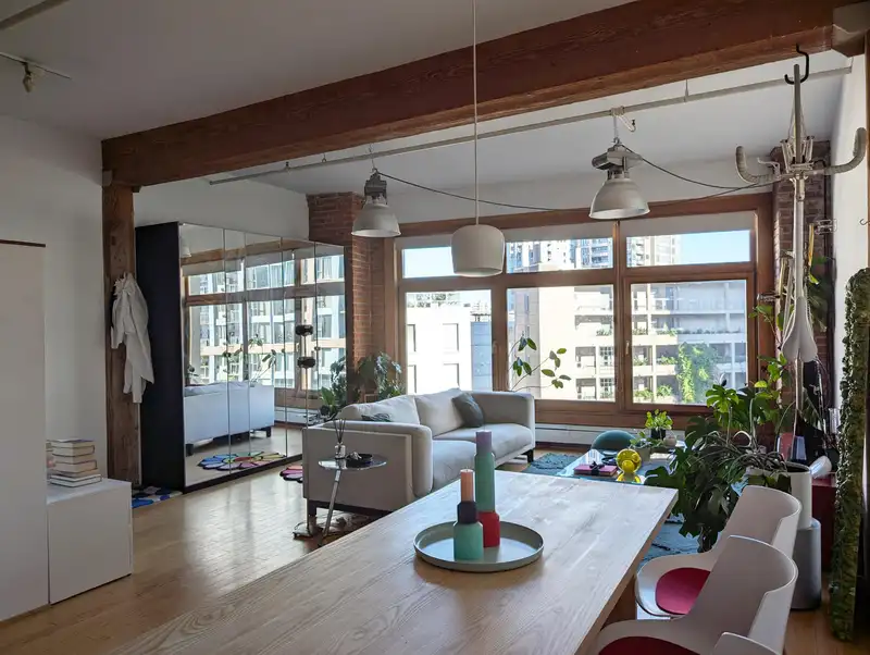 605 518 BEATTY STREET - photo 3 of 8