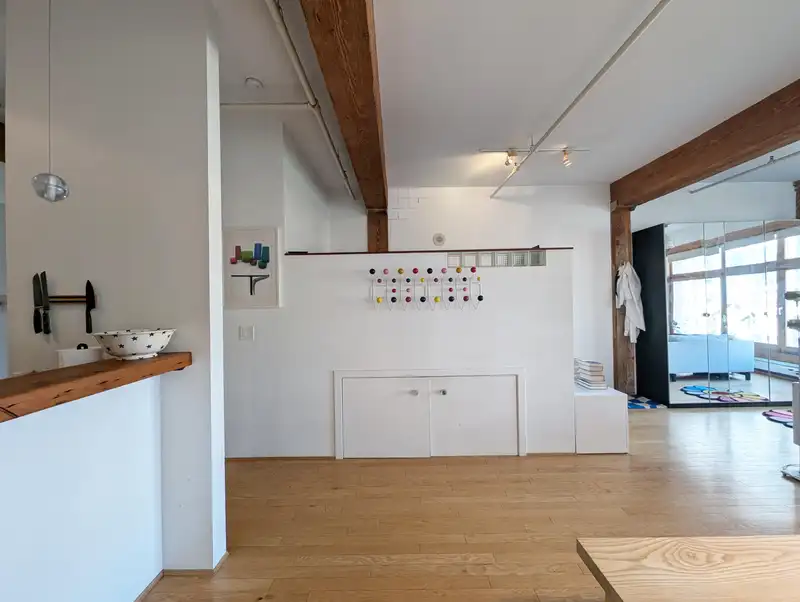 605 518 BEATTY STREET - photo 4 of 8