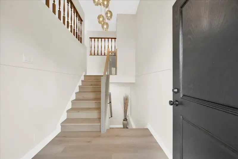 604 E 54TH AVENUE - photo 2 of 22