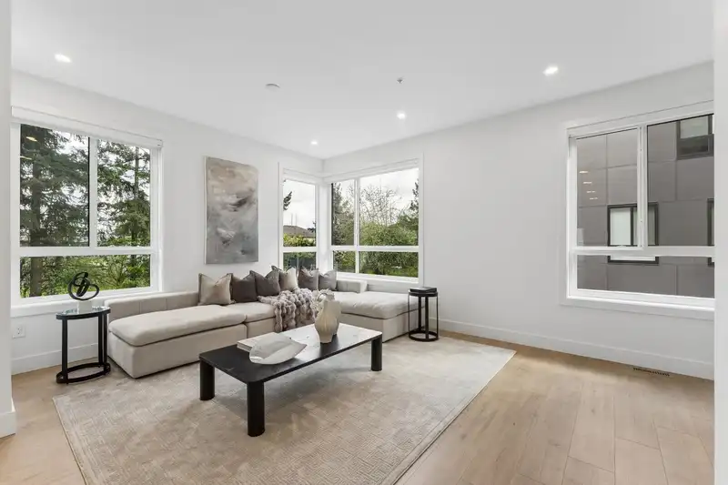 7 19667 55A AVENUE - photo 2 of 33