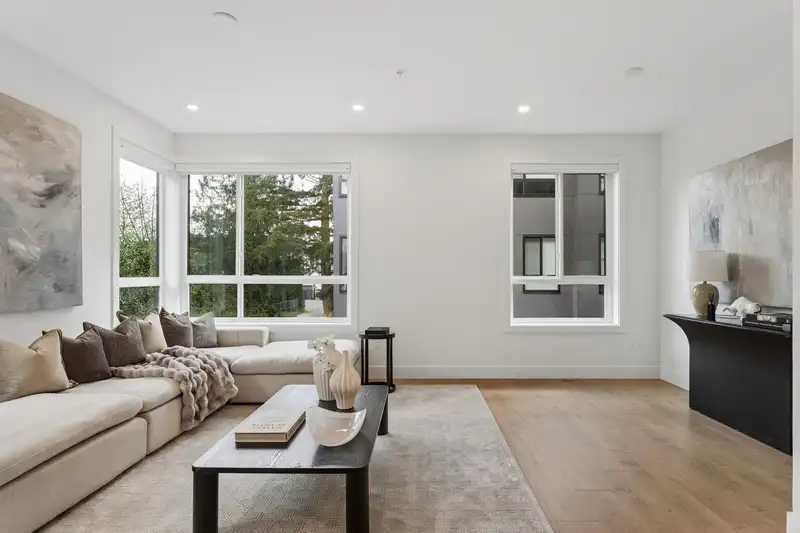 7 19667 55A AVENUE - photo 3 of 33