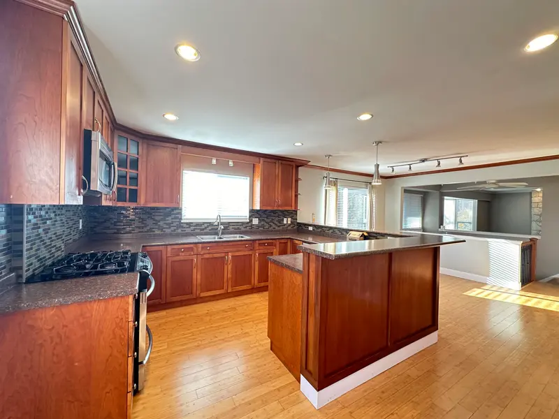 5165 7B AVENUE - photo 2 of 22