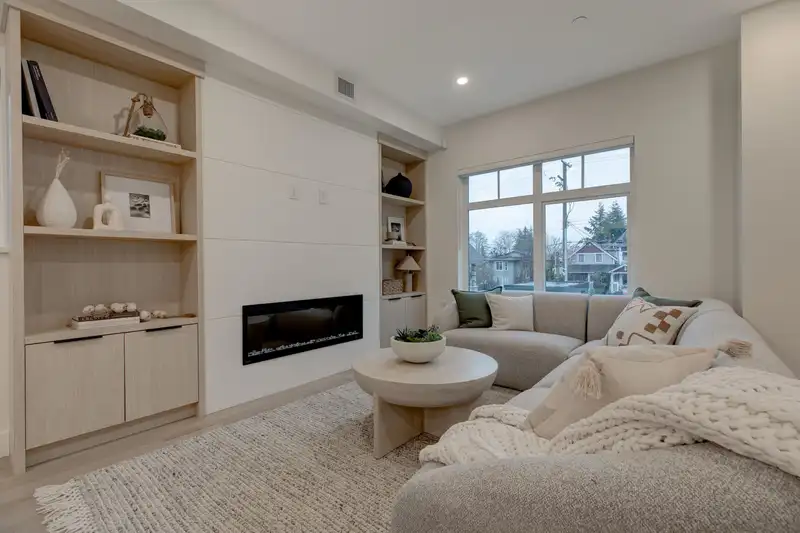 8 339 KEARY STREET - photo 1 of 37