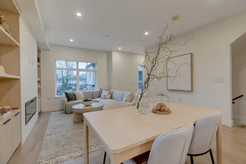 8 339 KEARY STREET - photo 3 of 37