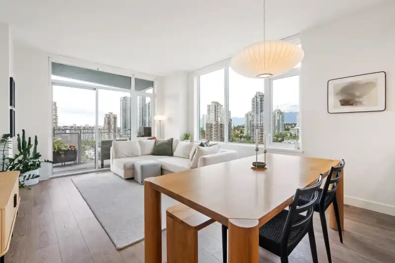 1507 4433 ALASKA STREET - photo 1 of 39