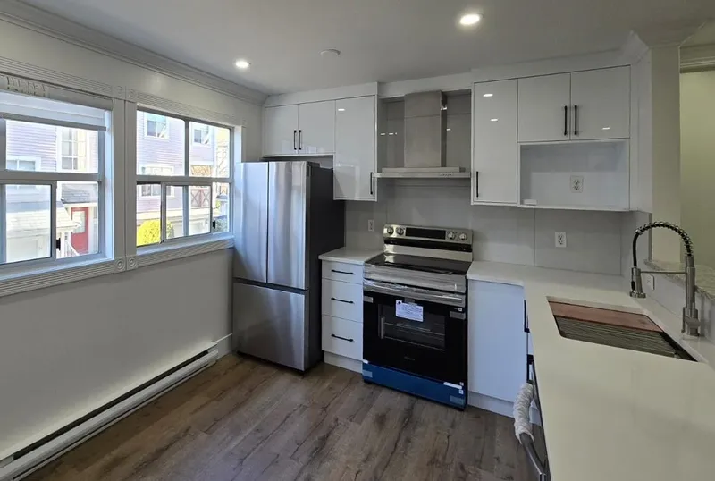 53 2450 HAWTHORNE AVENUE - photo 2 of 25