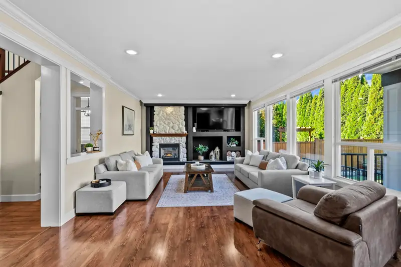 19095 68A AVENUE - photo 4 of 25