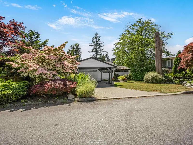 947 EVERGREEN PLACE - photo 2 of 33