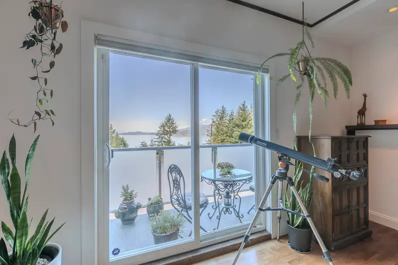5 350 CENTRE ROAD - photo 1 of 32