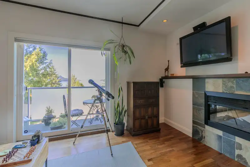 5 350 CENTRE ROAD - photo 2 of 32