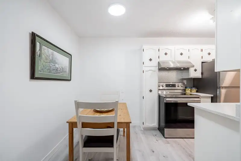 318 750 E 7TH AVENUE - photo 4 of 31