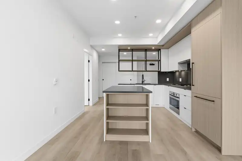 302 2268 E BROADWAY - photo 2 of 16