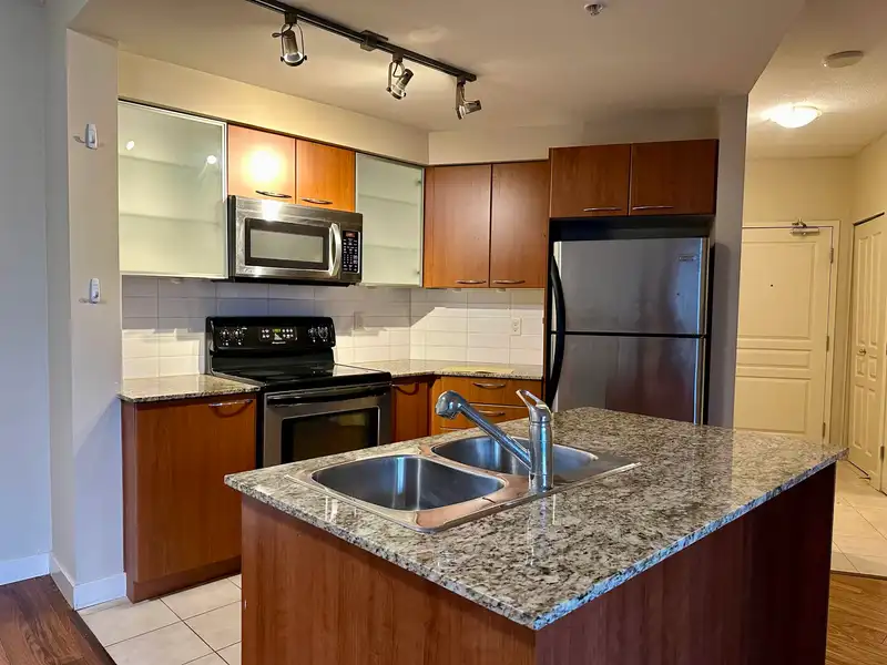 516 4028 KNIGHT STREET - photo 2 of 10