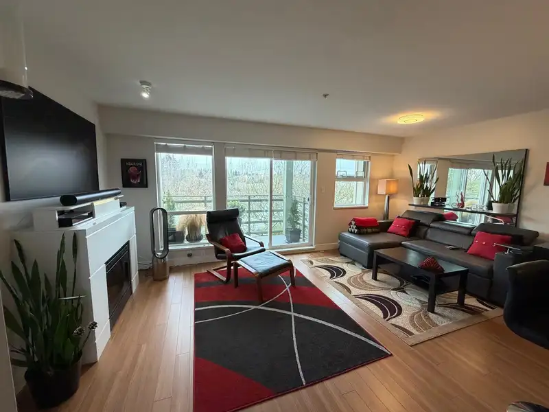 313 15735 CROYDON DRIVE - photo 4 of 15