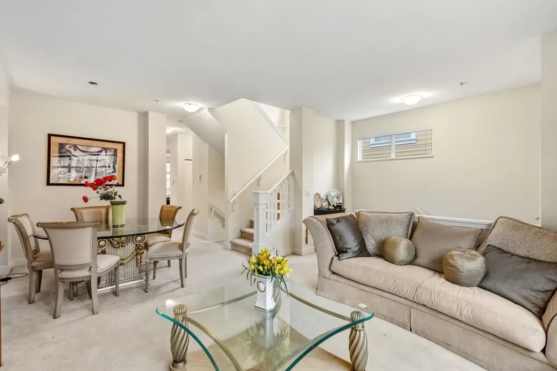 979 WESTBURY WALK - photo 3 of 11