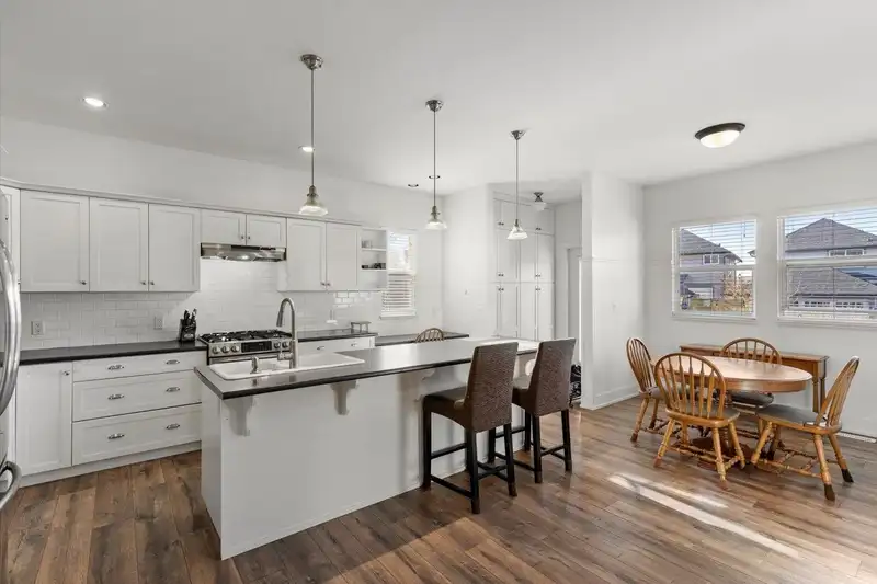 4345 CALLAGHAN CRESCENT - photo 3 of 34